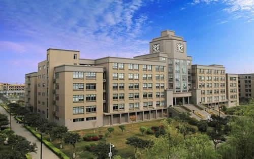 银杏酒店管理学院酒店管理专业学子在国色天乡陆地乐园万圣节高校营销大赛中展现实战风采